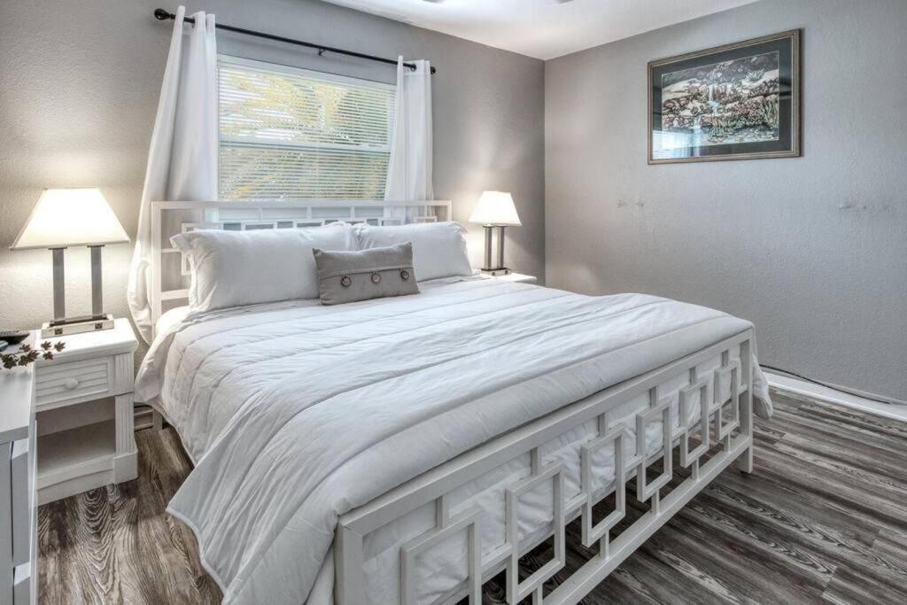 Sunset Beach Suites Of Madeira Beach! Pet Friendly Summer Getaway! Steps To Beach! - Suite 10 St. Pete Beach Exterior photo