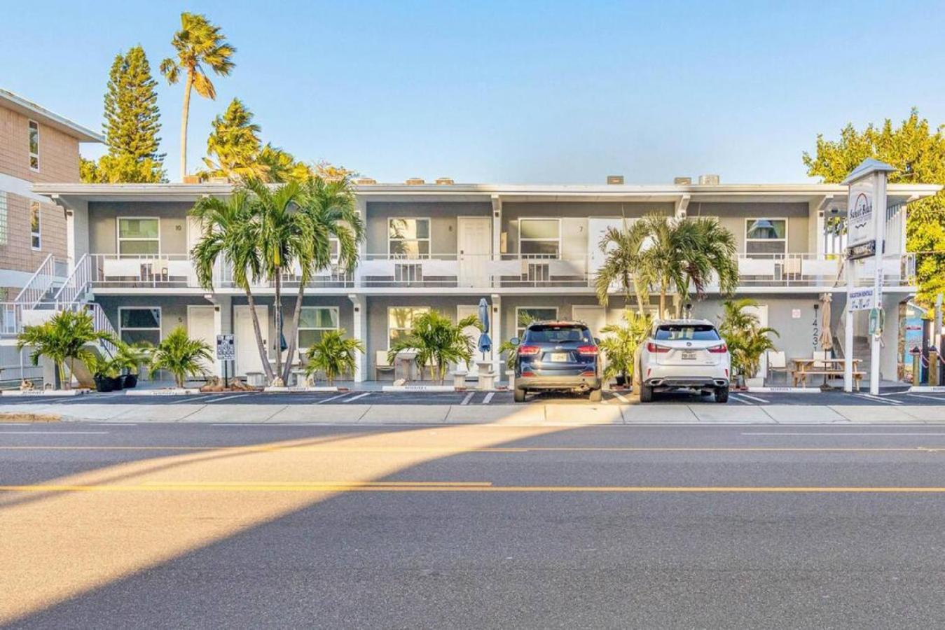 Sunset Beach Suites Of Madeira Beach! Pet Friendly Summer Getaway! Steps To Beach! - Suite 10 St. Pete Beach Exterior photo
