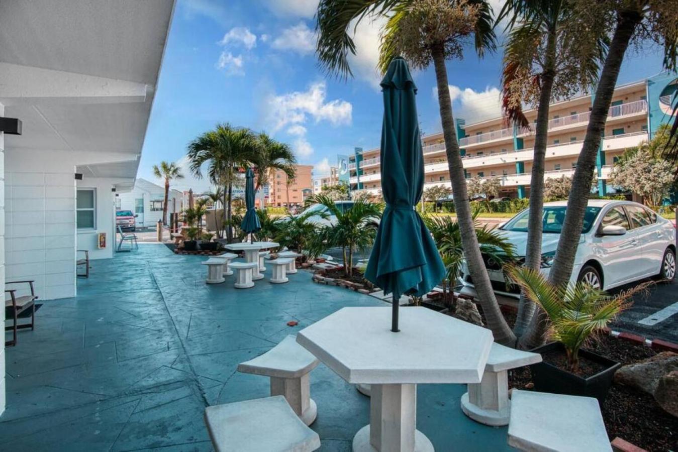 Sunset Beach Suites Of Madeira Beach! Pet Friendly Summer Getaway! Steps To Beach! - Suite 10 St. Pete Beach Exterior photo